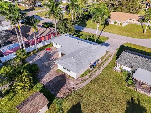 Aerial view of property and surrounding area