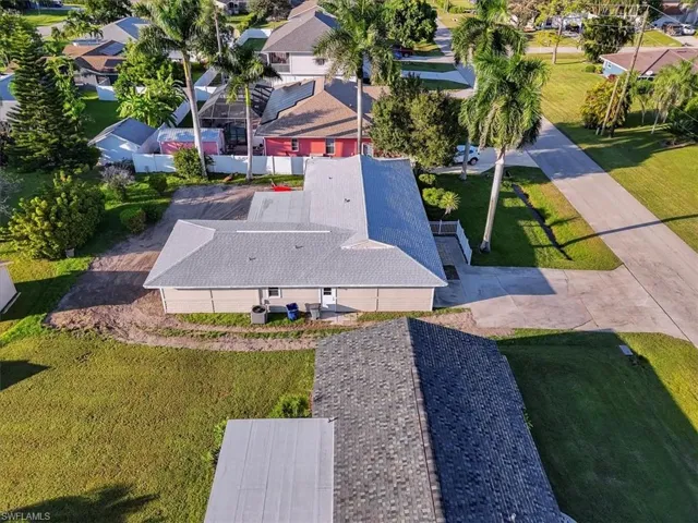 Aerial view of property and surrounding area