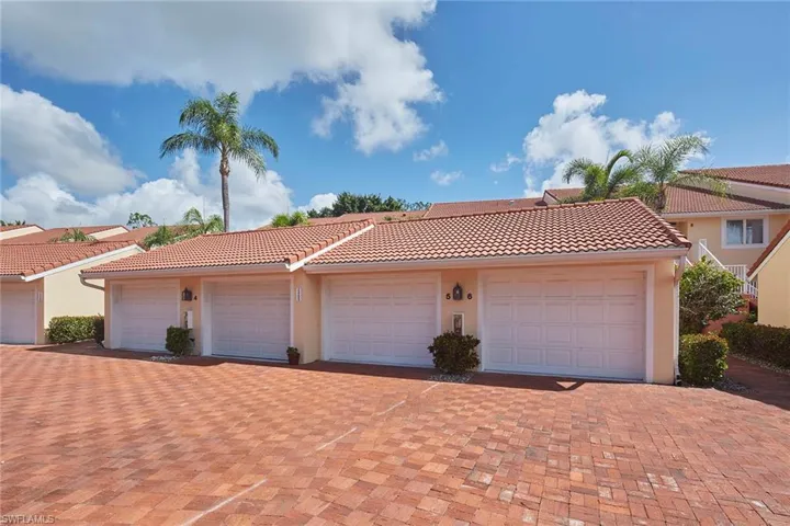 2405 Hidden Lake Dr 4705, Naples, Florida 34112