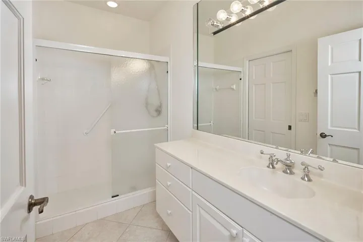 2405 Hidden Lake Dr 4705, Naples, Florida 34112