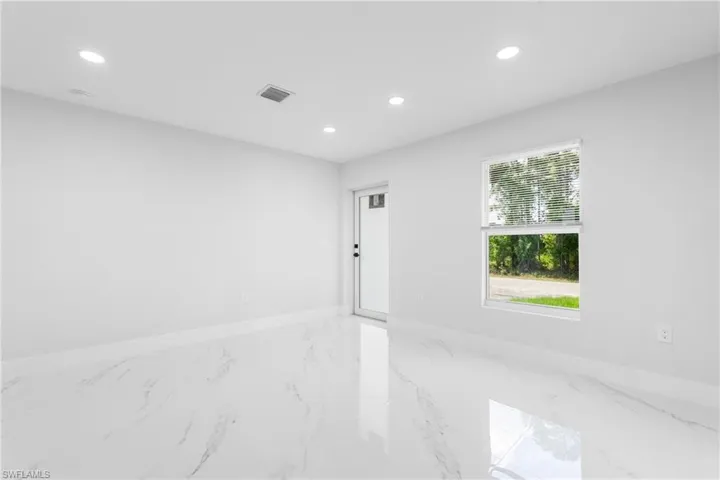 1077  Merry E ST, Lehigh Acres, FL 33974