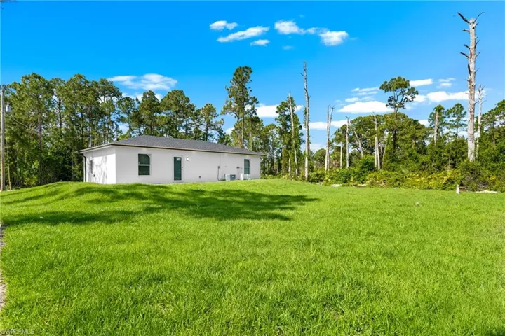 1077  Merry E ST, Lehigh Acres, FL 33974