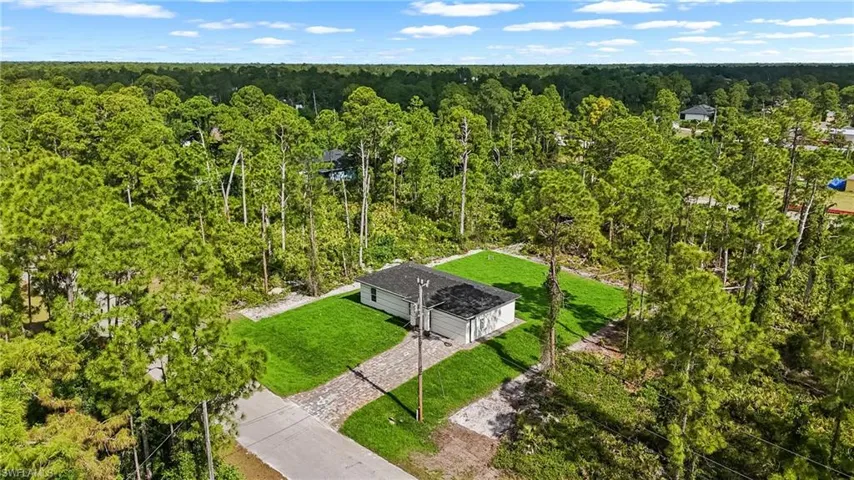 1077  Merry E ST, Lehigh Acres, FL 33974