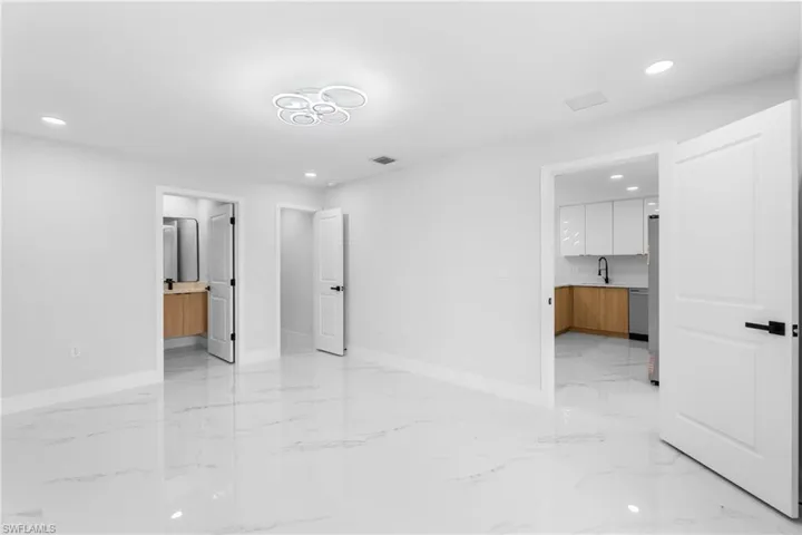 1077  Merry E ST, Lehigh Acres, FL 33974
