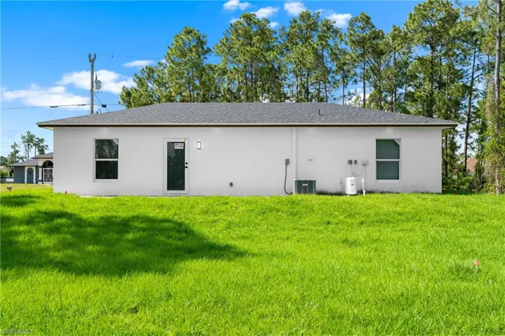 1077  Merry E ST, Lehigh Acres, FL 33974