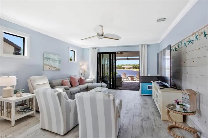 Living Area to Lanai