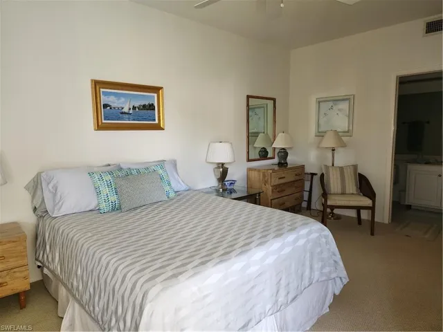 master suite has king bed