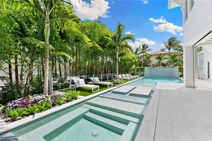 2131 Marina Dr, Naples, Florida 34102
