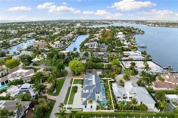2131  Marina  DR, Naples, FL 34102