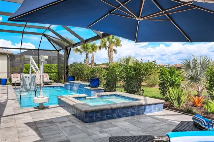 9562  Everglades  DR, Naples, FL 34120