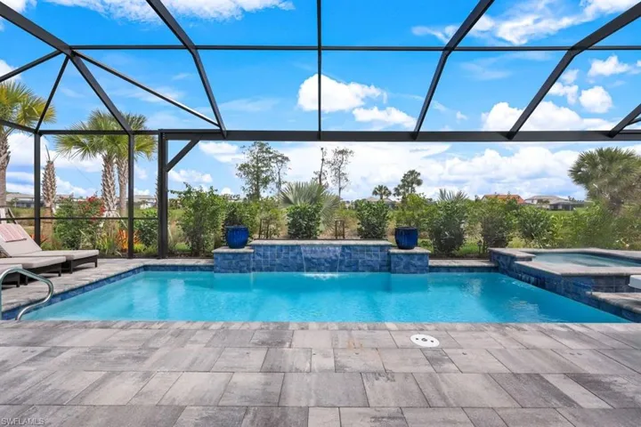 9562  Everglades  DR, Naples, FL 34120