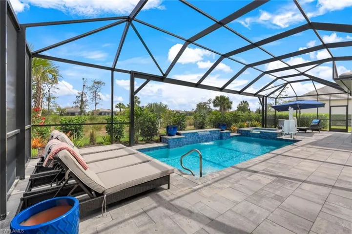 9562  Everglades  DR, Naples, FL 34120