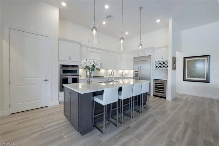9562  Everglades  DR, Naples, FL 34120