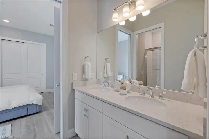 9562  Everglades  DR, Naples, FL 34120
