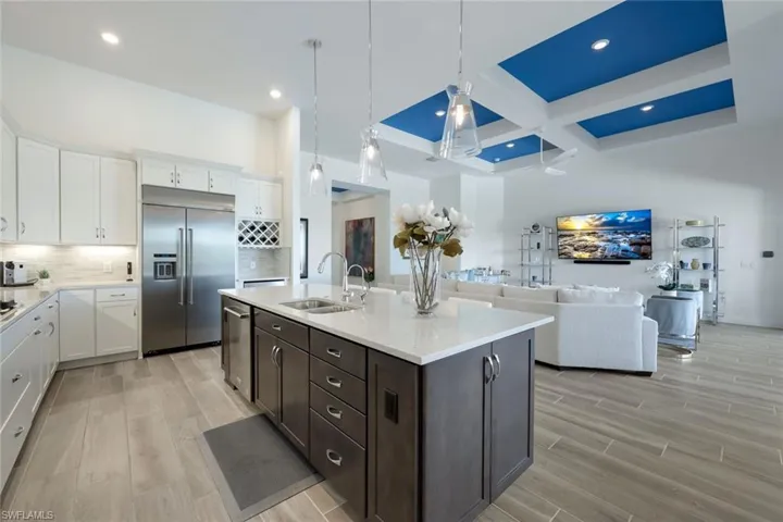 9562  Everglades  DR, Naples, FL 34120