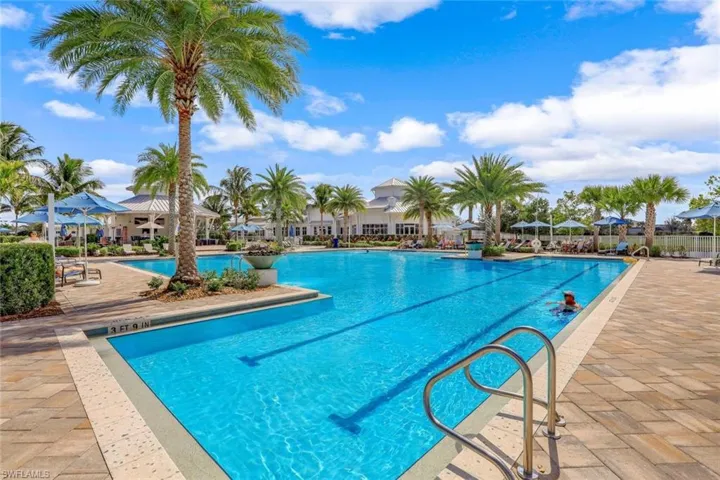 9562  Everglades  DR, Naples, FL 34120