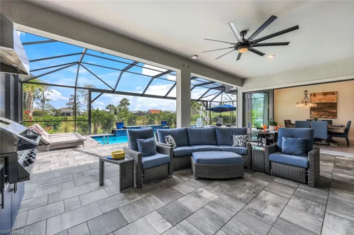 9562  Everglades  DR, Naples, FL 34120