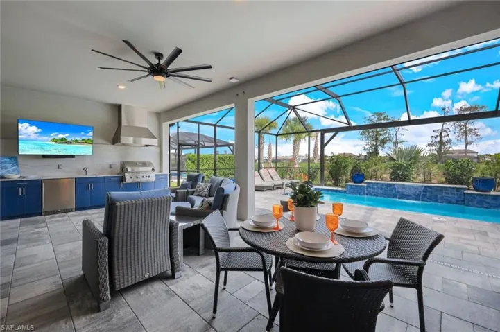 9562  Everglades  DR, Naples, FL 34120