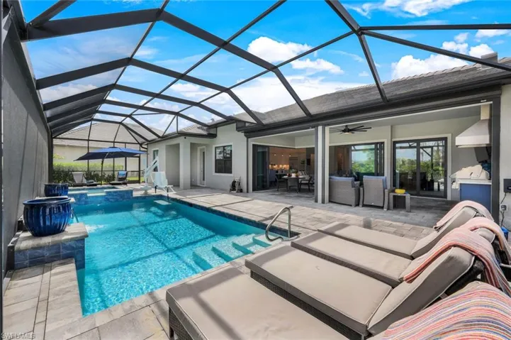 9562  Everglades  DR, Naples, FL 34120