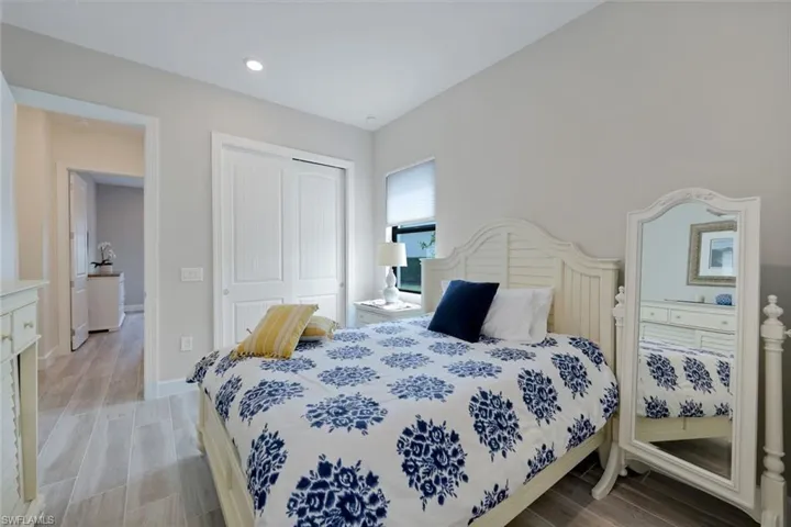 9562  Everglades  DR, Naples, FL 34120