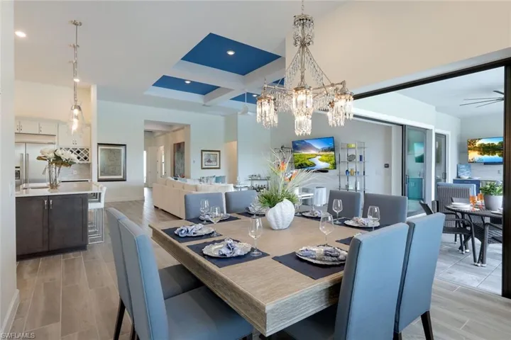 9562  Everglades  DR, Naples, FL 34120