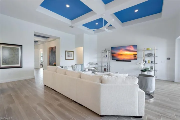 9562  Everglades  DR, Naples, FL 34120