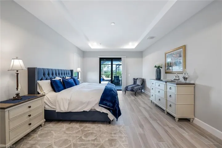 9562  Everglades  DR, Naples, FL 34120