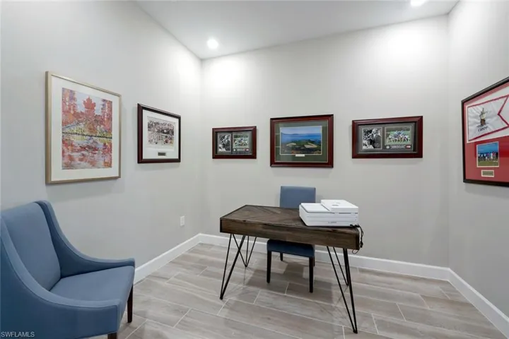 9562  Everglades  DR, Naples, FL 34120