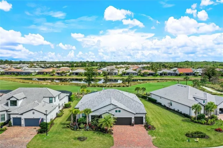 9562  Everglades  DR, Naples, FL 34120