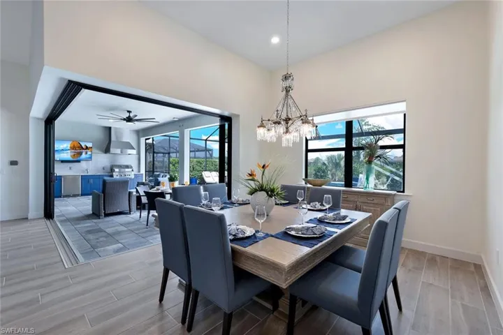 9562  Everglades  DR, Naples, FL 34120