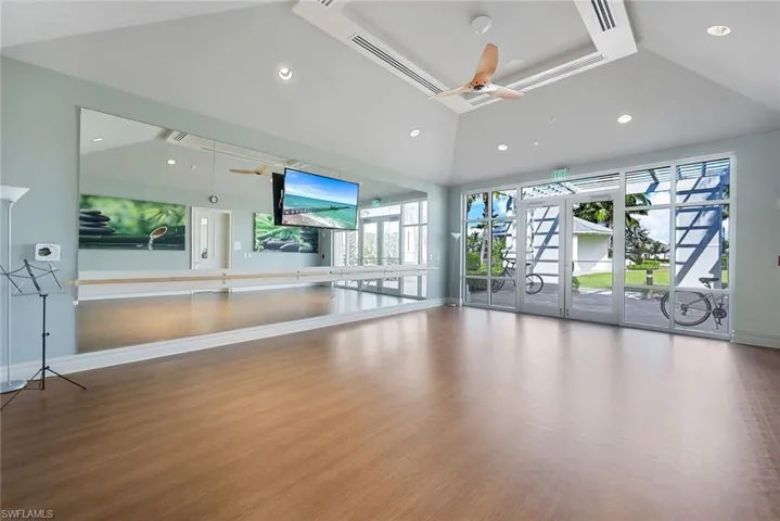 9562  Everglades  DR, Naples, FL 34120
