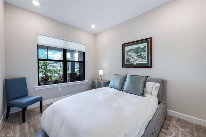 9562  Everglades  DR, Naples, FL 34120