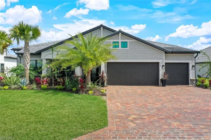 9562  Everglades  DR, Naples, FL 34120