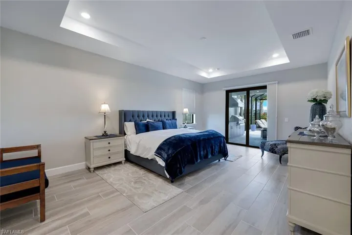 9562  Everglades  DR, Naples, FL 34120
