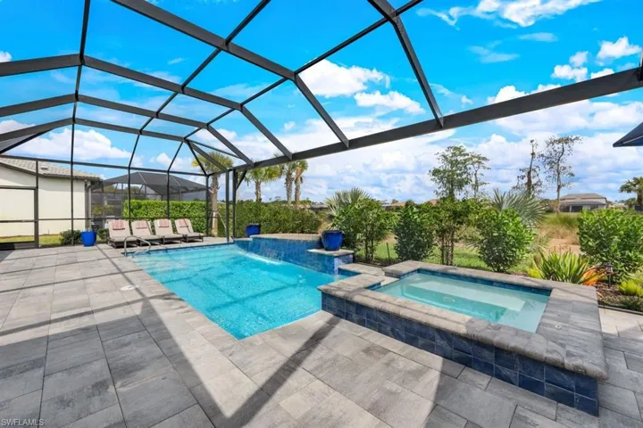 9562  Everglades  DR, Naples, FL 34120