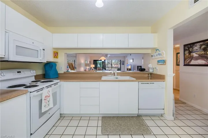 5716  Deauville  CIR, Naples, FL 34112