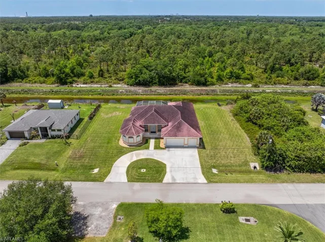 The circle driveway is great for when you need lots of parking for guests.