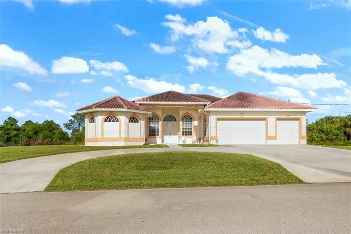 Welcome to 6330 Arbor Ave in Buckingham Park!