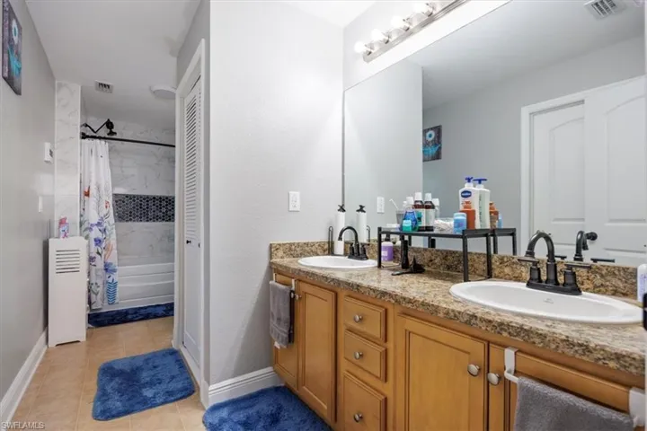 Dual Sinks w/Walk-in closet