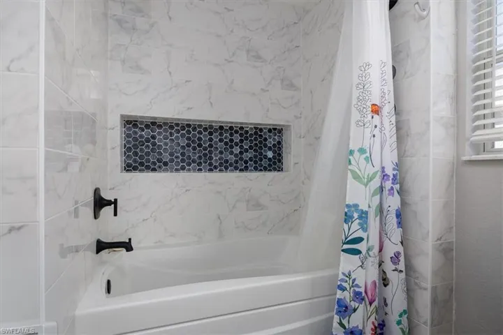 Tub/Shower combo