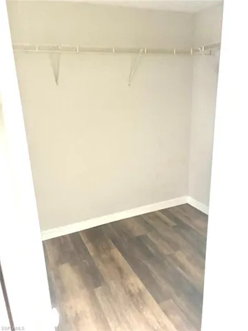 MASTER WALK IN CLOSET - EXTRA LARGE