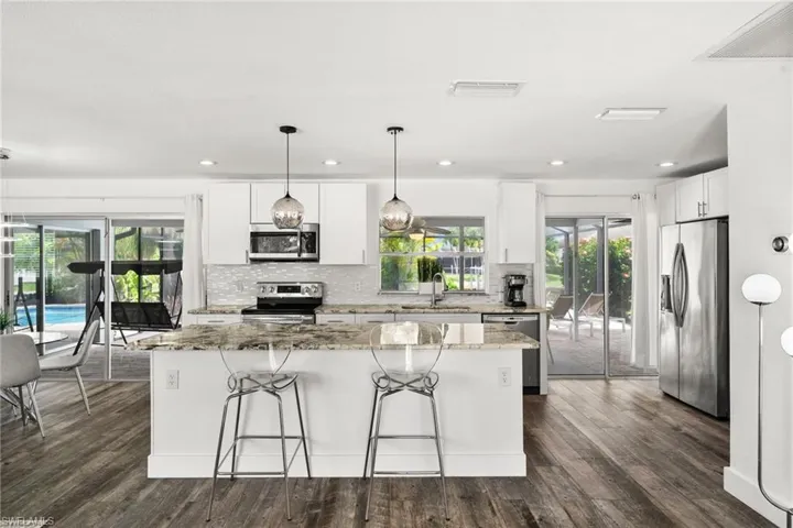 Granite Island with Breakfast Bar