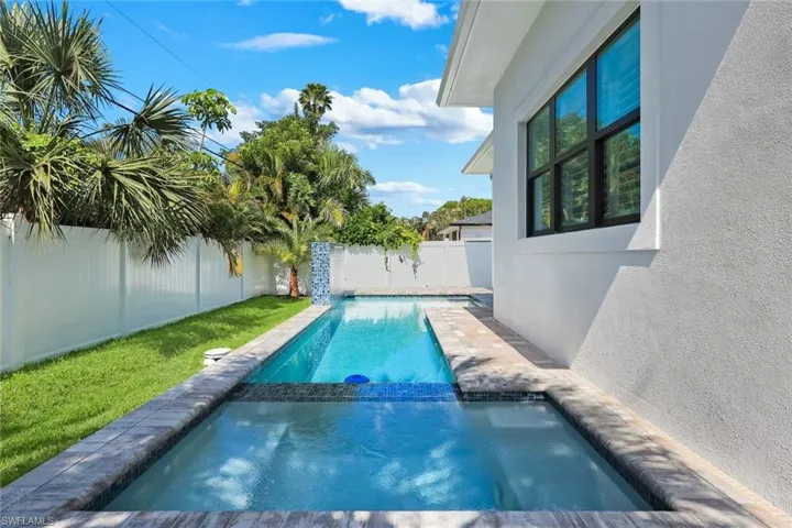 668 93rd Ave N, Naples, Florida 34108