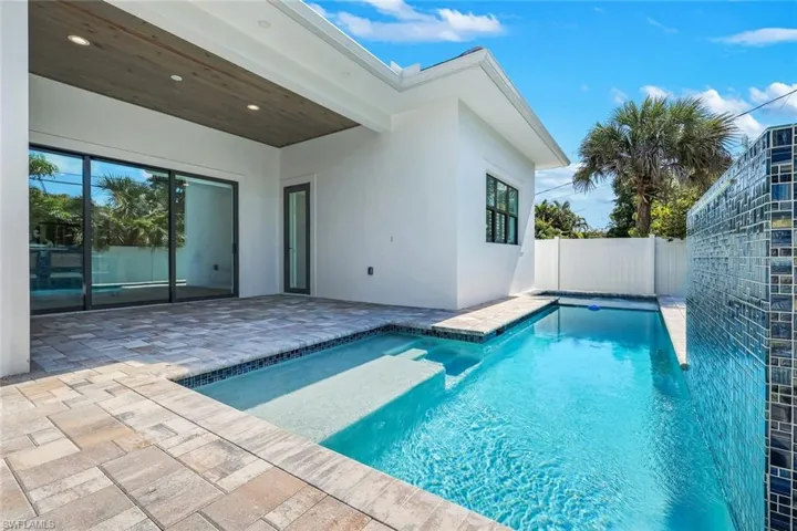 668 93rd Ave N, Naples, Florida 34108