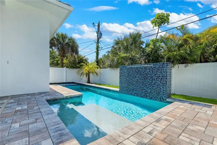 668 93rd Ave N, Naples, Florida 34108