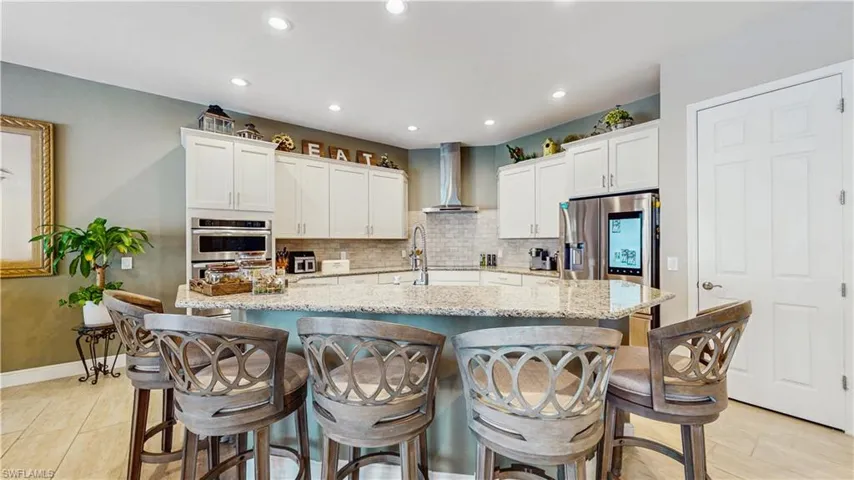 BREAKFAST BAR, GRANITE COUNTERTOPS, KITCHEN