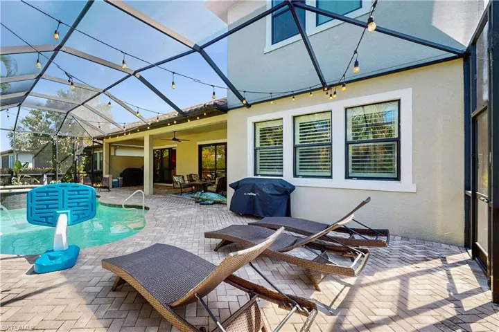 OVERSIZE ENCLOSED LANAI W POOL & SPA