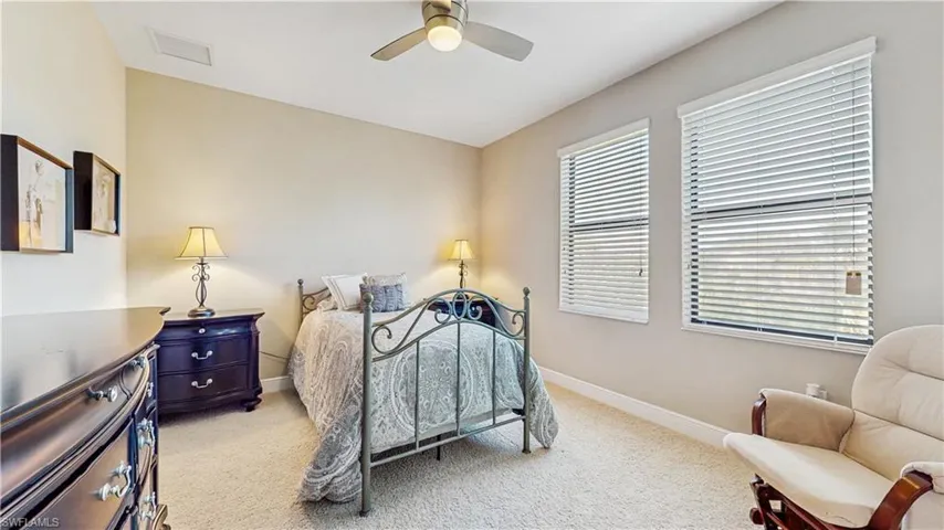 4TH & SPACIOUS  BEDROOM IN 2ND FLOOR, LOTS OF NATURAL LIGHT FROM WINDOWS, PLUSH CARPET.