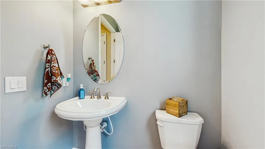 1/2 BATH IN 1ST FLOOR NEXT TO OFFICE/BEDROOM