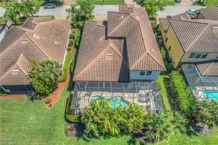 AERIAL VIEW OF HUGE ENLCOSED LANAI, POOL & SPA AREA